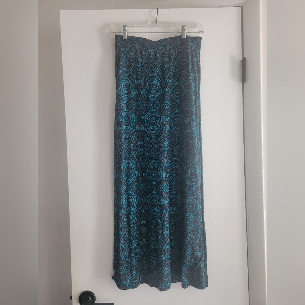Elegant Black and Blue Tapestry